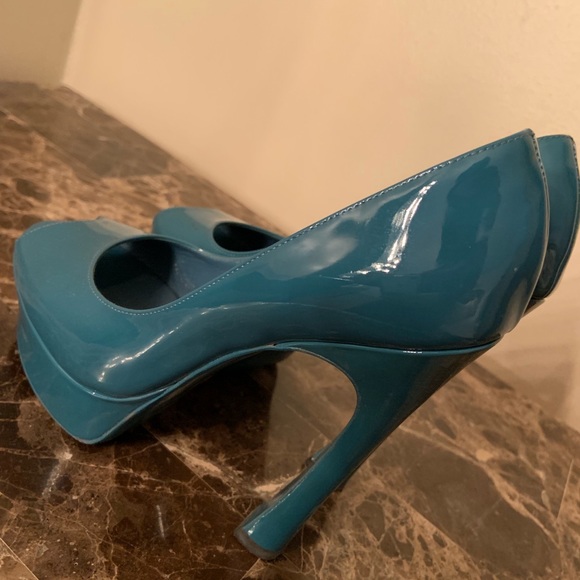 Shoes - Picture 4 of 4